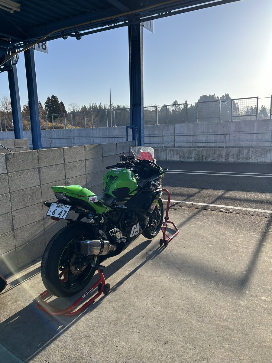 XJap17's tweet photo. スパ直入キター🤣
スパ西浦は、海沿い
スパ直入は、山の中
#snmp
#スパ直入
#ninja650
#berik
#しゃぼん玉 https://t.co/raG40M5pwi