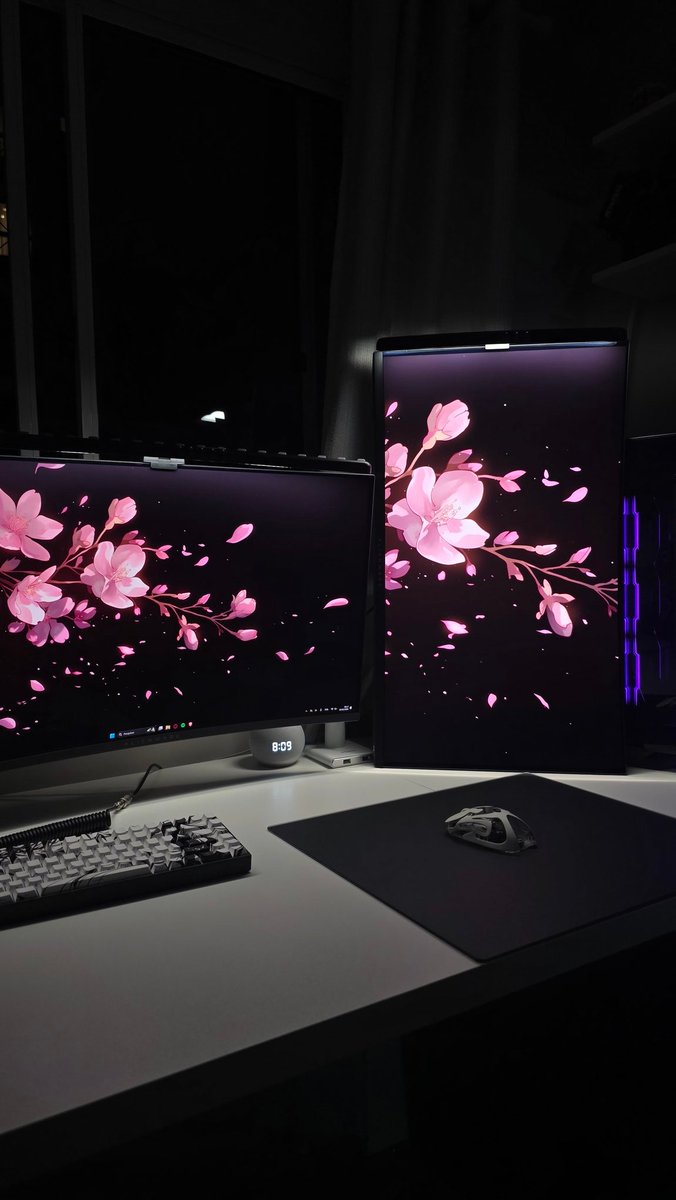 iShadowZera's tweet photo. Sakura setup #desksetup https://t.co/Zqb8DDhkAa