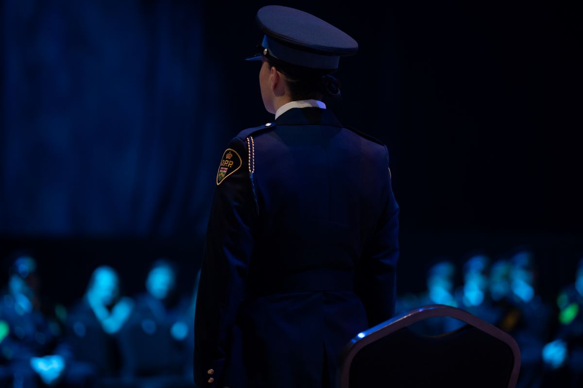 OPPCommissioner's tweet photo. Today marks an important milestone for the dedicated recruits of Class 529. In the presence of Honorary Lieutenant-General and Senior Honorary OPP Commissioner Richard Rohmer at today’s graduation ceremony, I proudly welcomed 119 new provincial constables to the OPP, along with 11 officers who will be joining First Nation police services across the province.

Class 529 brings a wide range of professional and life experience from public safety and emergency response to education, community support and service in uniform. Among them are individuals whose athletic achievements at the provincial, national, and professional levels demonstrate the discipline and teamwork they now bring to their new roles. Having successfully completed their training, these new officers are ready to serve communities across Ontario with a deep commitment to public safety.
-
Ce jour marque un important jalon pour les recrues dévouées de la classe 529. En présence du lieutenant-général honoraire et commissaire honoraire principal de la Police provinciale Richard Rohmer à la cérémonie de remise de diplômes, j’ai accueilli avec fierté à la Police provinciale aujourd’hui 119 nouvelles agentes provinciales et agents provinciaux ainsi que 11 agentes et agents qui rejoindront les rangs des services de police des Premières Nations à travers la province.

La classe 529 nous vient avec une vaste expérience acquise tant au niveau professionnel que dans la vie et qui couvre des domaines tels la sécurité publique, l’intervention d’urgence, l’éducation, le soutien à la collectivité et le service en uniforme. Parmi les recrues se trouvent des individus dont les réalisations comme athlètes à l’échelle provinciale, nationale et professionnelle témoignent de la discipline et l’esprit d’équipe qui les accompagnent dans leurs nouveaux rôles. Ayant achevé avec succès leur formation, ces nouvelles agentes et nouveaux agents sont prêts à se mettre au service des collectivités d’un bout à l’autre de l’Ontario avec un engagement profond envers la sûreté publique.