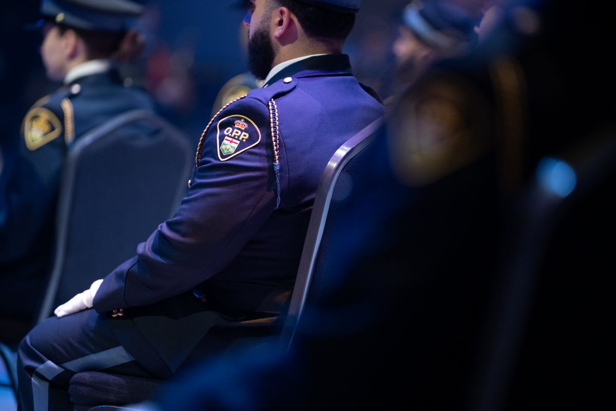 OPPCommissioner's tweet photo. Today marks an important milestone for the dedicated recruits of Class 529. In the presence of Honorary Lieutenant-General and Senior Honorary OPP Commissioner Richard Rohmer at today’s graduation ceremony, I proudly welcomed 119 new provincial constables to the OPP, along with 11 officers who will be joining First Nation police services across the province.

Class 529 brings a wide range of professional and life experience from public safety and emergency response to education, community support and service in uniform. Among them are individuals whose athletic achievements at the provincial, national, and professional levels demonstrate the discipline and teamwork they now bring to their new roles. Having successfully completed their training, these new officers are ready to serve communities across Ontario with a deep commitment to public safety.
-
Ce jour marque un important jalon pour les recrues dévouées de la classe 529. En présence du lieutenant-général honoraire et commissaire honoraire principal de la Police provinciale Richard Rohmer à la cérémonie de remise de diplômes, j’ai accueilli avec fierté à la Police provinciale aujourd’hui 119 nouvelles agentes provinciales et agents provinciaux ainsi que 11 agentes et agents qui rejoindront les rangs des services de police des Premières Nations à travers la province.

La classe 529 nous vient avec une vaste expérience acquise tant au niveau professionnel que dans la vie et qui couvre des domaines tels la sécurité publique, l’intervention d’urgence, l’éducation, le soutien à la collectivité et le service en uniforme. Parmi les recrues se trouvent des individus dont les réalisations comme athlètes à l’échelle provinciale, nationale et professionnelle témoignent de la discipline et l’esprit d’équipe qui les accompagnent dans leurs nouveaux rôles. Ayant achevé avec succès leur formation, ces nouvelles agentes et nouveaux agents sont prêts à se mettre au service des collectivités d’un bout à l’autre de l’Ontario avec un engagement profond envers la sûreté publique.