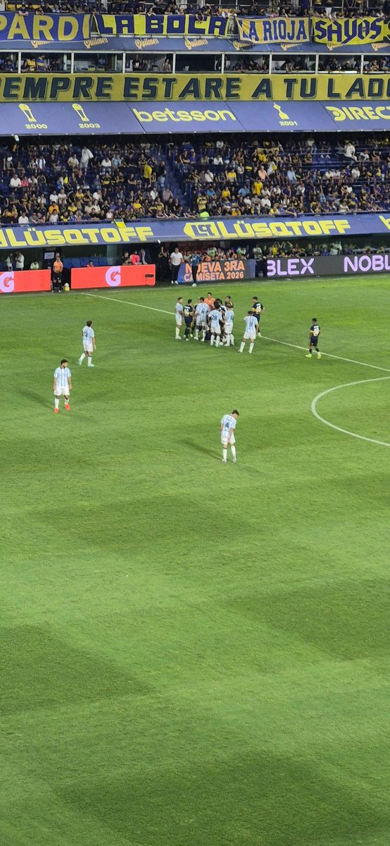 Estoesbocaof's tweet photo. 12' Boca 0- Racing 0

Todo Boca le pide la roja al árbitro para Santiago Sosa por una fuerte entrada a Belmonte. https://t.co/SWoLGI0hif