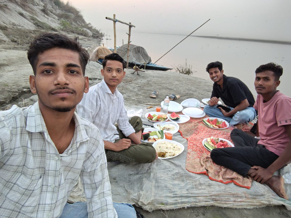itsgolllap's tweet photo. Iftar Arrangement for Ramadan. https://t.co/9MeQBY8MdP