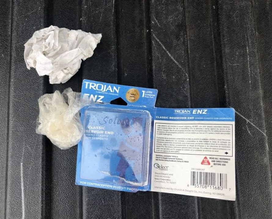 Scruffy, Polu, and Kala think that some other animals were getting frisky on the Ranch even with the challenging weather...

#drinkhidrate
#xoskinusa
#hawaiiultra #teamfireball
Noxgear lighted vests for you and your pets noxgear.com/ref/joefirebal…