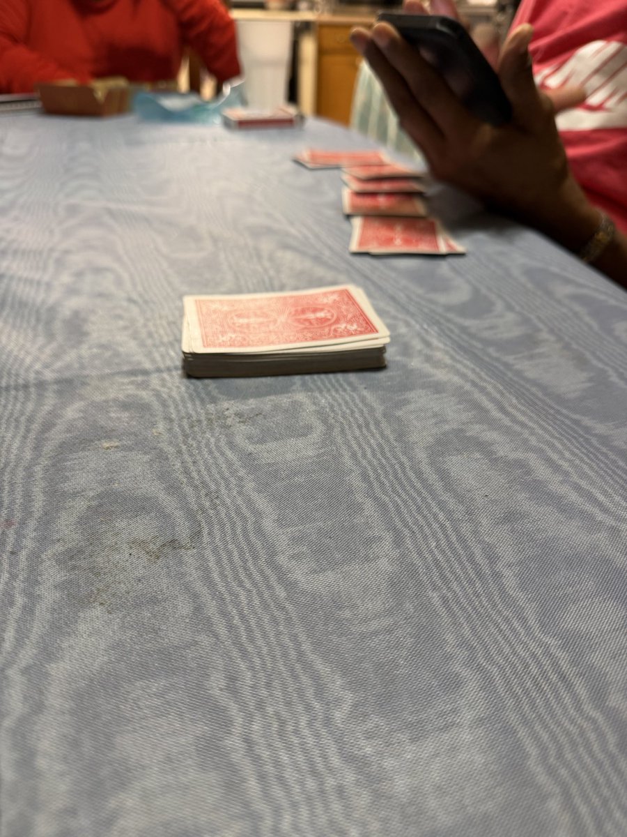 ldchi312's tweet photo. Card Night❤️ https://t.co/88bntk4tNL
