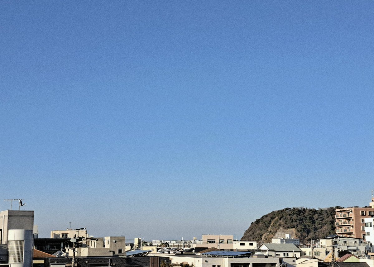 おはようございます✨️
土曜日 #逗子 は晴れ☀
今日から三連休 暖かくなる
予報 春近しですね🌷🐝…
おやすみの方もお仕事の方も良い一日をお過ごし下さい𓂃 ◌
それでは本日も11時開店です🎊
#イマソラ
#春よこい