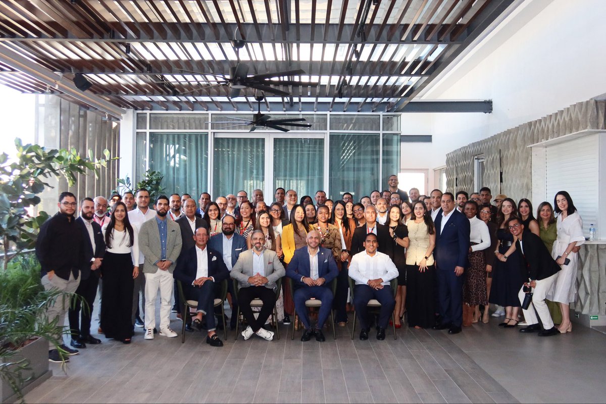 Iqtek_Solutions's tweet photo. Ayer llevamos a cabo nuestro #KickOffVentas2026 junto a nuestro equipo de República Dominicana. 🇩🇴

Un espacio donde celebramos nuestros logros del 2025, reconocimos a varios miembros destacados de nuestro equipo y reforzamos nuestra visión para todo lo que viene. https://t.co/uWCMoTF0mZ