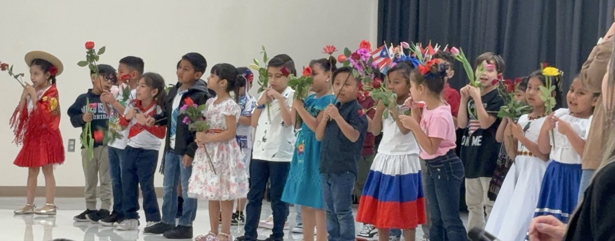 BelvedereBees's tweet photo. 🌎 Our Dual Language Night was a success and we are still beaming with pride! 💖

Together, we are building a stronger, bilingual future! 🎓

Thank you sponsors: 
🍕 Ninito Pizzeria
🌮 Tacos Al Carbon
🥐 Vicky Bakery Royal Palm Beach
🍦 La Michoacana
🌸Dayi's Blossoms https://t.co/OkqrH5t4Gz