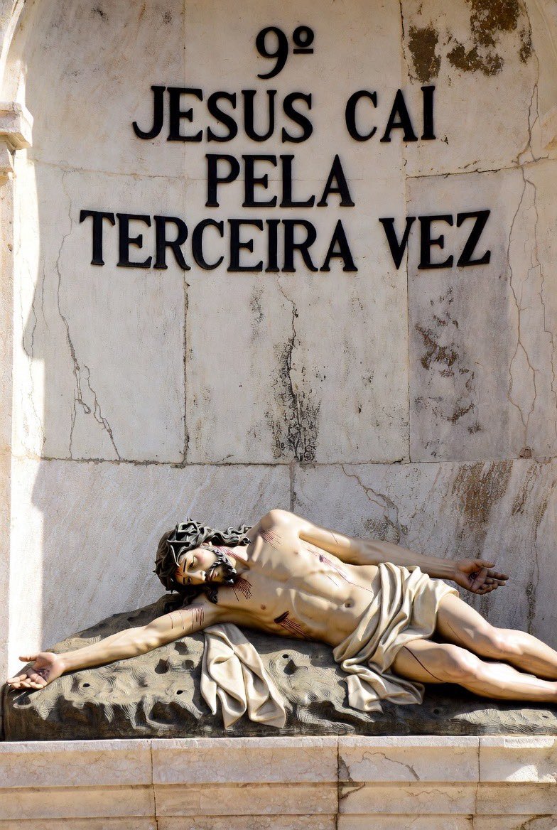 eduardolimaof's tweet photo. 9ª ESTAÇÃO – JESUS CAI PELA TERCEIRA VEZ
Quando parece o fim…
Ele encontra forças no Pai.

“Deus nos levanta na última queda.” https://t.co/RxN37g98Zy