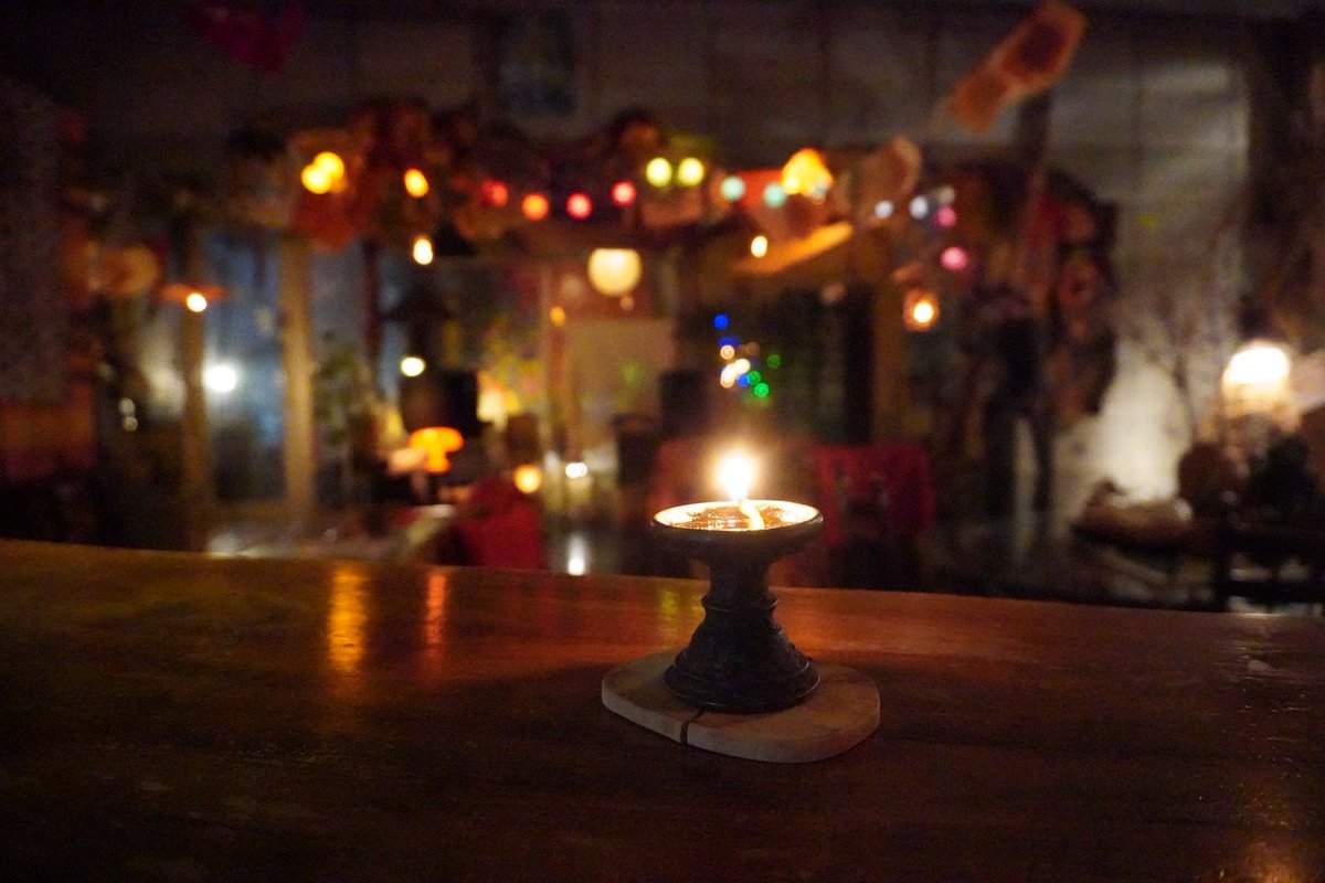 インドの古い燈明台、灯芯と油を入れて、灯すひと手間がとてもいい感じ