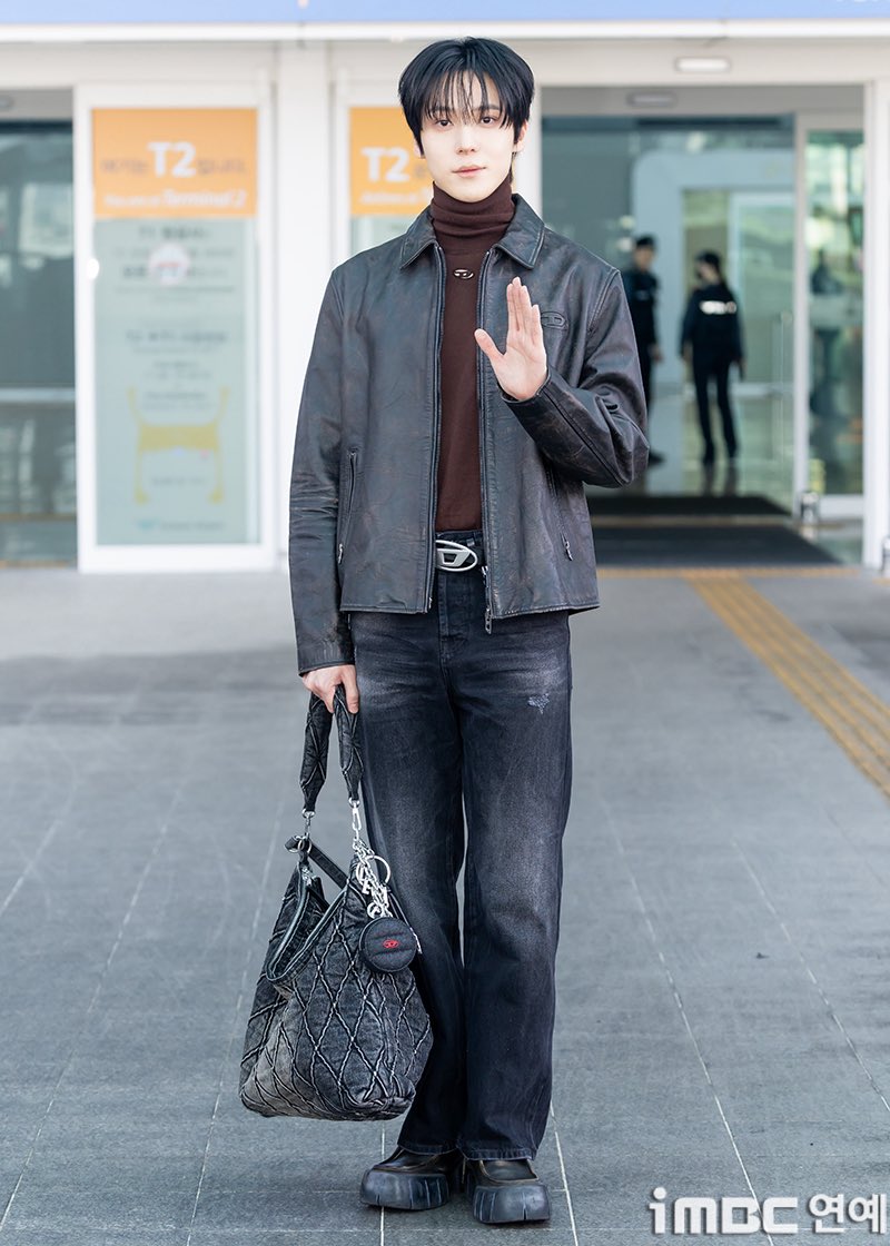 [📷] Yunho Incheon Departure in Diesel heading to Singapore for 'In Your Fantasy World Tour' before flying to Milan for the Diesel show at Milan Fashion Week

#ATEEZ #에이티즈 #YUNHO