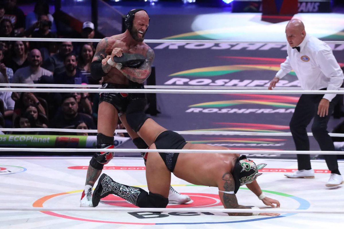 LaTijeraLucha's tweet image. Pedazo de luchita 🔥
Tremenda y espectacular, batalla en la #ArenaMexico de calidad mayúscula❗️
El campeón internacional #JoshAlexander retiene su título canadiense MLP ante el mexicano #Esfinge,quien estuvo muy cerca de coronarse, sin embargo, el poder del extranjero...