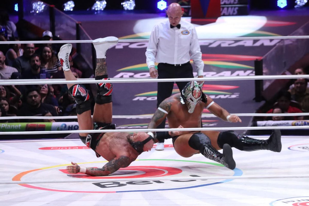 LaTijeraLucha's tweet image. Pedazo de luchita 🔥
Tremenda y espectacular, batalla en la #ArenaMexico de calidad mayúscula❗️
El campeón internacional #JoshAlexander retiene su título canadiense MLP ante el mexicano #Esfinge,quien estuvo muy cerca de coronarse, sin embargo, el poder del extranjero...