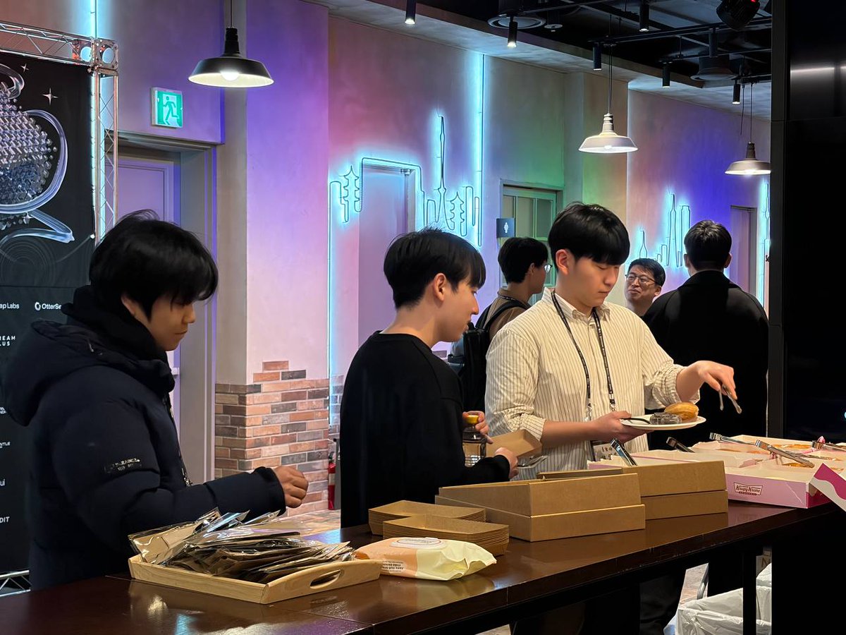 decipher tweet media