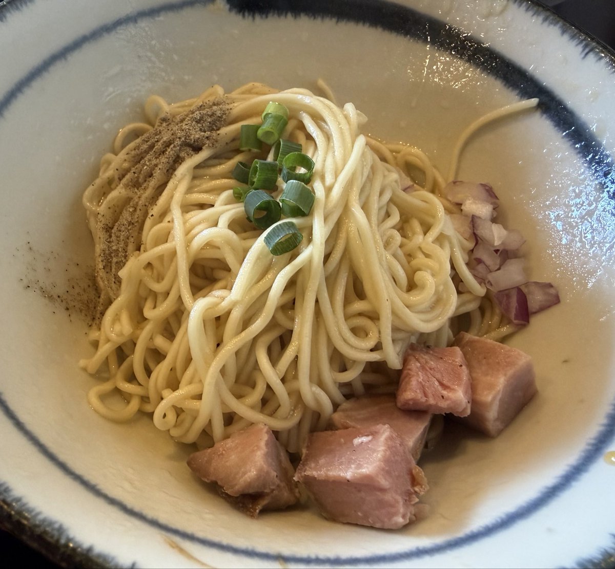 弾丸筑波山ツアー⛰️から
急ぎ足で小山市へ戻り
知り合いがやっている
泡とろ齋藤へ🍜

注文はテッパンの
泡とろらーめん（麺　はりがね）🍜
からのぉ〜
あえ玉🍜

この２つは外せない☺️