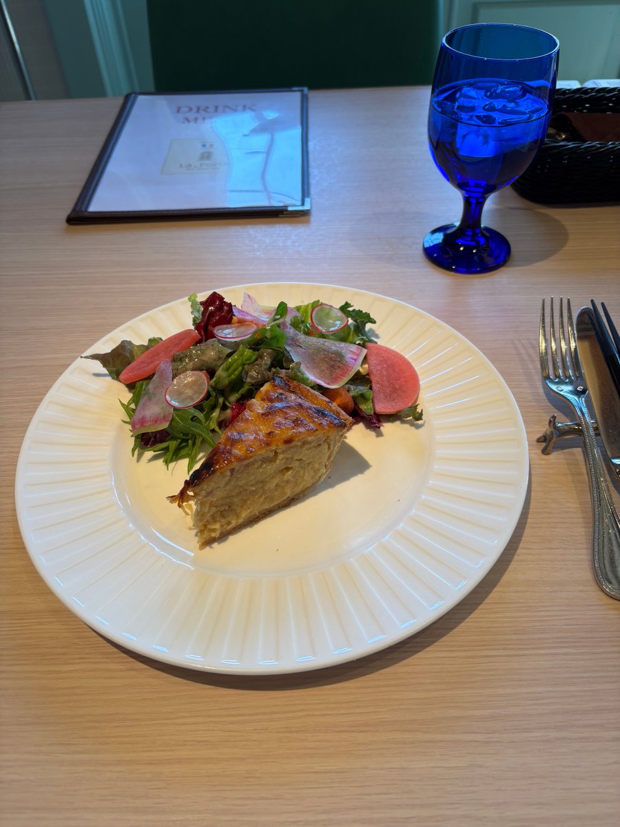 HiroN456's tweet photo. 久し振りにみどり市でランチ
「LaPorte」丘の上の欧風建物、桐生市との境
☆ランチセット、ふわふわ食感キッシュ、ふっくらジューシー牛肉ハンバーグ
デミグラソースがとろける
☆本日のデザートも目と口で楽しめる😊 https://t.co/UiN0vRSwWi