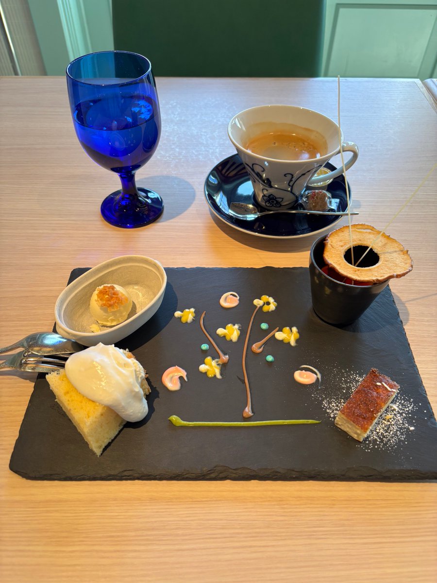 久し振りにみどり市でランチ
「LaPorte」丘の上の欧風建物、桐生市との境
☆ランチセット、ふわふわ食感キッシュ、ふっくらジューシー牛肉ハンバーグ
デミグラソースがとろける
☆本日のデザートも目と口で楽しめる😊