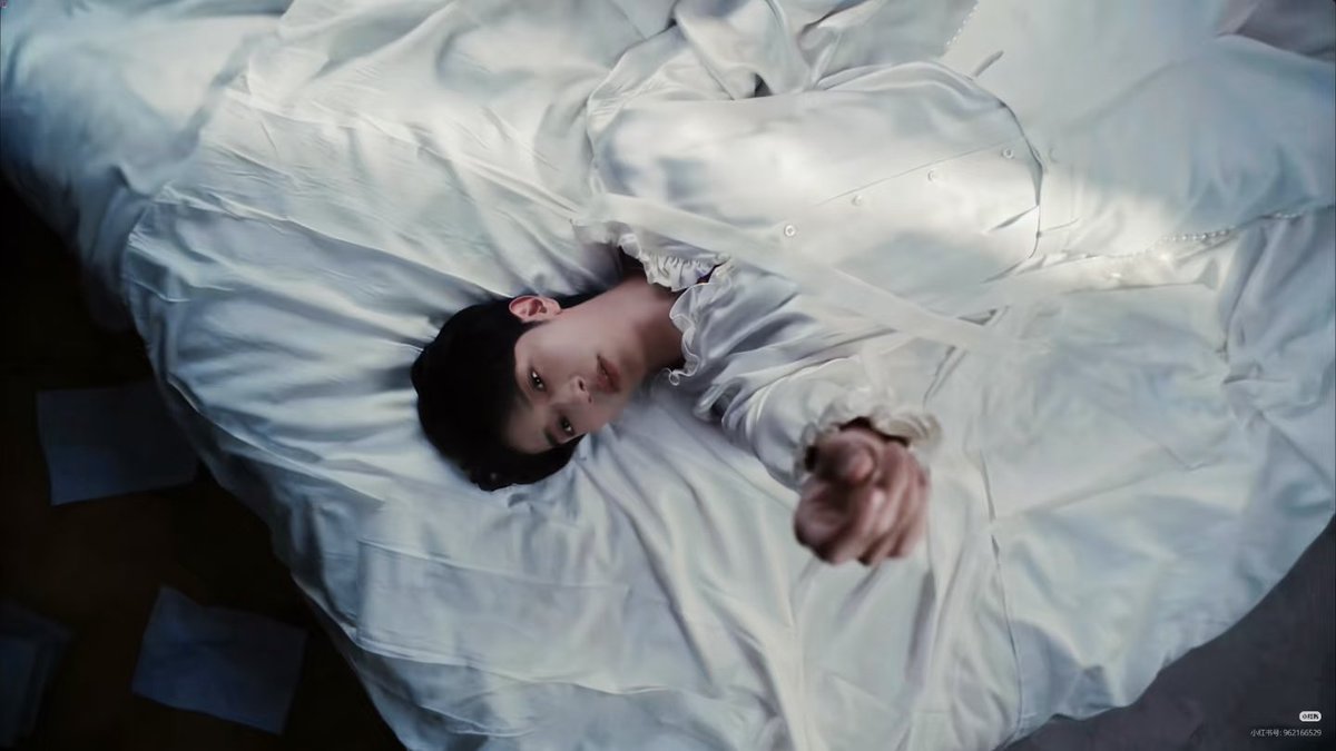 Fluerdeluna's tweet photo. He's like a broken-hearted angel, falling for the charms of the wrong man. Instead of finding happiness, his wings are broken, and he can't return to Nirvana, trapped in a large cage. His owner is so possessive, manipulative, and obsessive. https://t.co/WIjAw9prVR