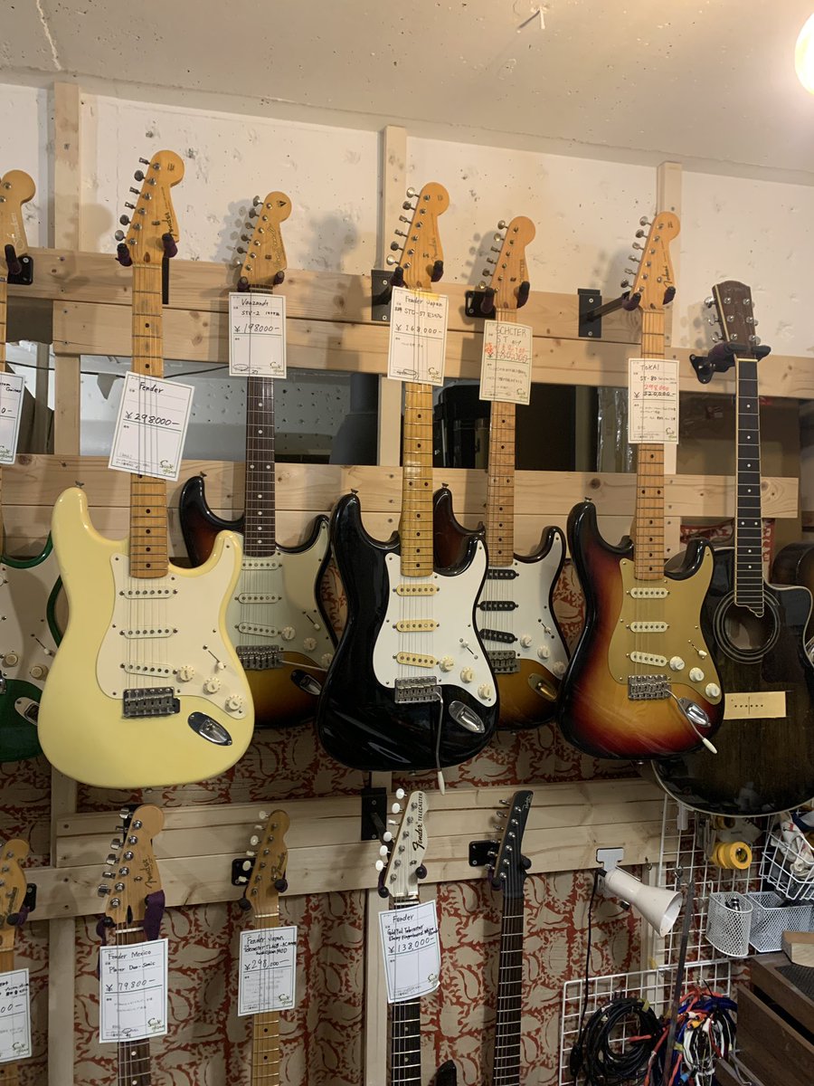 神田店本日も営業しております！ ストラトキャスター沢山あります