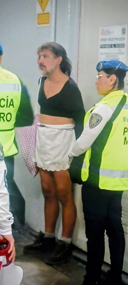 🚨 Metro CDMX: Hombre vestido de mujer detenido por presunto acoso en ...