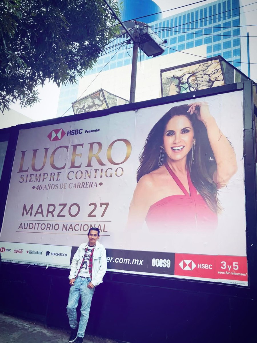 Es así como mi viernes se alegró totalmente al encontrar esto por la ciudad <a href="/LuceroMexico/">Lucero</a> que ya llegué el 27 de marzo #luceroyosiemprecontigo #Lucero46AñosBrillando