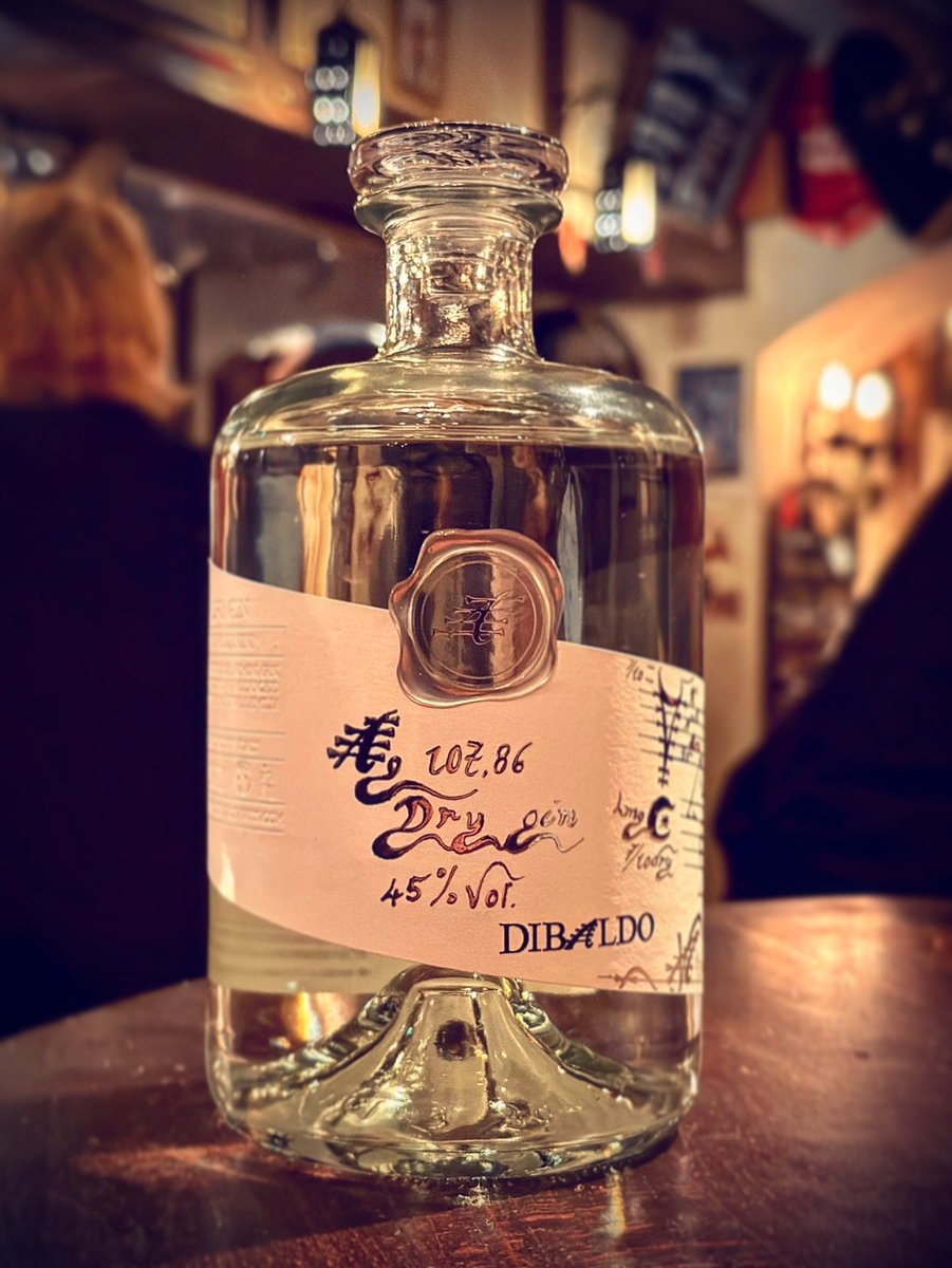 三連休という特別な休みのための特別なジン。 イタリアの調香師が造る