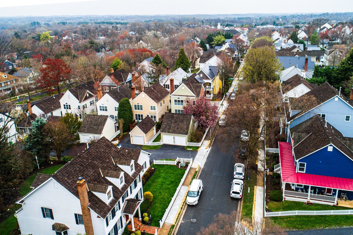 nextgenmove's tweet image. 🚛 The new moving standard is rolling through the beautiful streets of Kentlands in Gaithersburg, MD!

Next Generation Movers delivers careful, professional service so your local move feels enjoyable.

Who’s ready to move smarter? 📦 

#NextGenMovers #GaithersburgMD #Kentlands