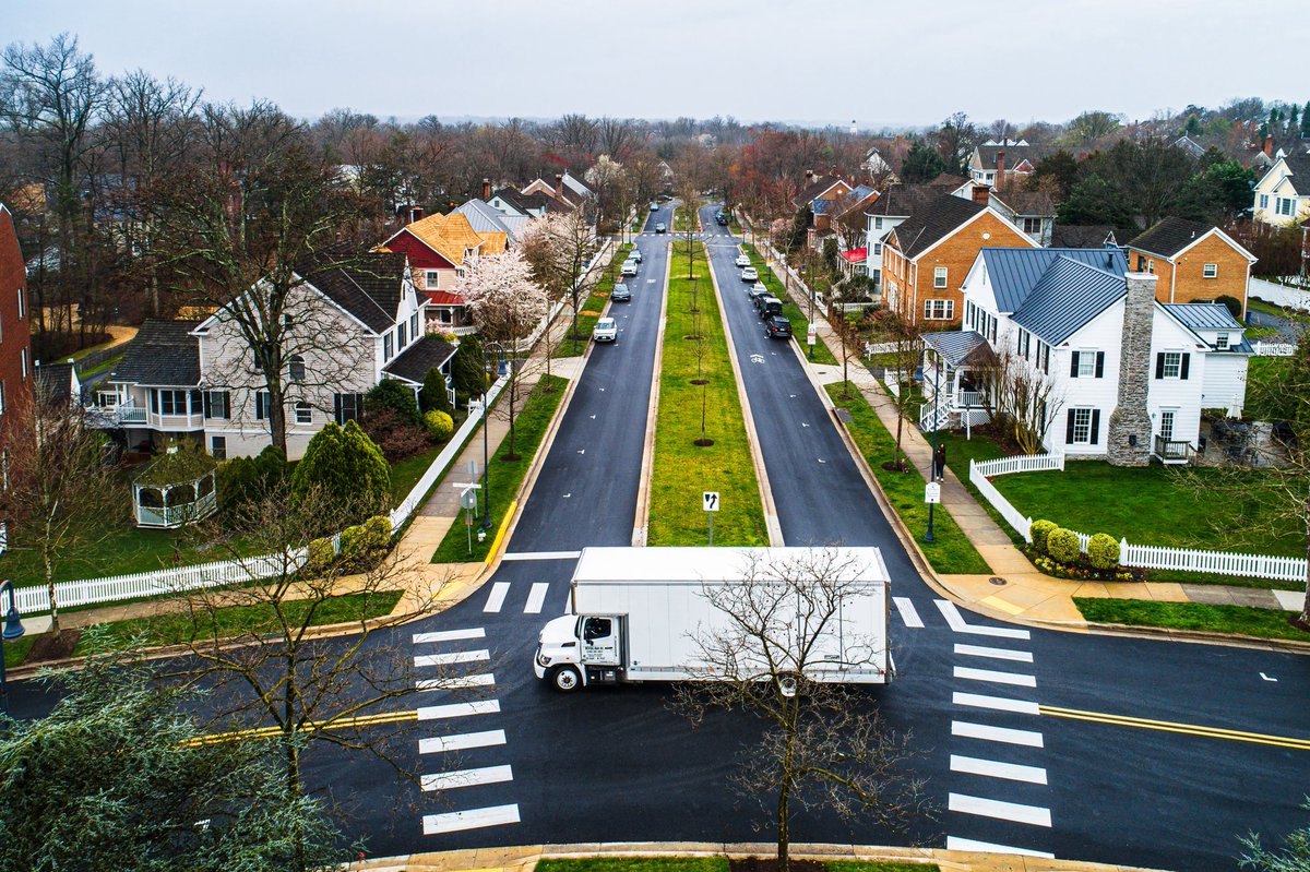 nextgenmove's tweet image. 🚛 The new moving standard is rolling through the beautiful streets of Kentlands in Gaithersburg, MD!

Next Generation Movers delivers careful, professional service so your local move feels enjoyable.

Who’s ready to move smarter? 📦 

#NextGenMovers #GaithersburgMD #Kentlands