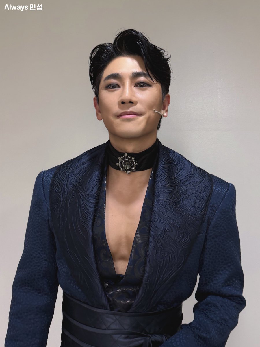 [Always민성] 공작님의 선물🎁
<물랑루즈!> 비하인드 사진

아래 사진만 2차 가공 &amp; 로고 크롭 없이!
공유 가능합니다😊

#박민성