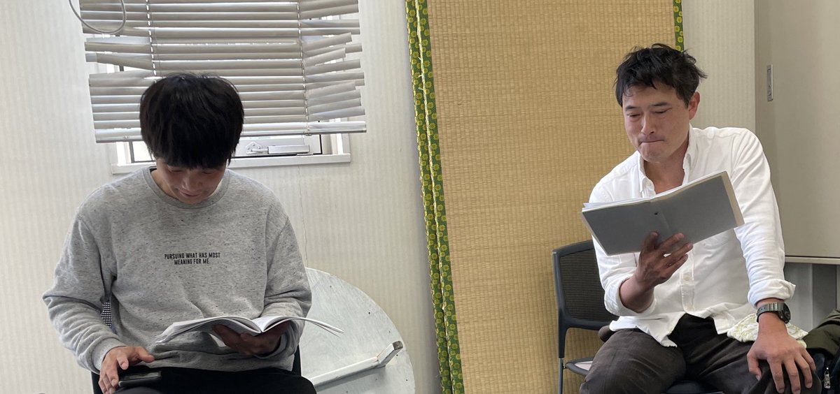 halashow01's tweet photo. いよいよ来週　タイムレスの川田君と初稽古　浜崎君さとみか北村君にも付き合ってもらい　休日の爽やかな朝に重厚な
戦記物を練習した　この時代に気持ちがシンクロした　熱い台詞たちだ
＃ブンガロ5678 https://t.co/5xRVCfda01