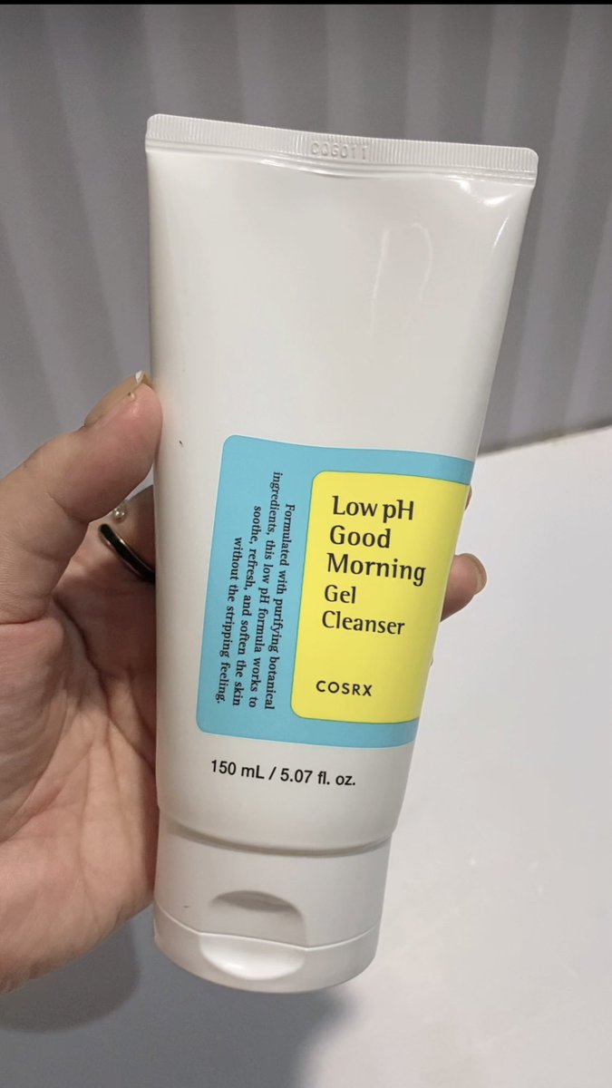 mbanannaa's tweet photo. bener, baliknya tetep ke korean skincare ya wkw pilih yg pasti-pasti aja lah yaa..

kenapa akhirnya pilih fw ini?
1. pH 5,0-6,0 which is ini low pH jadi lebih gentle, gaakan ada rasa kering ketarik after pakenya
2. aman untuk kulit normal, kering, sensitif dan berjerawat https://t.co/D7Pq4blWtm