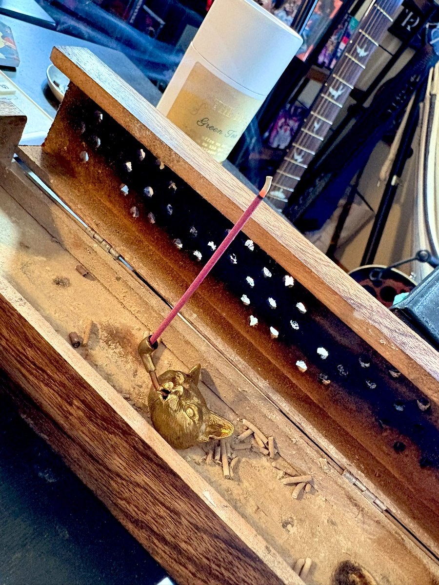 我が家のお香たてが一番可愛いのである。
ガハハ