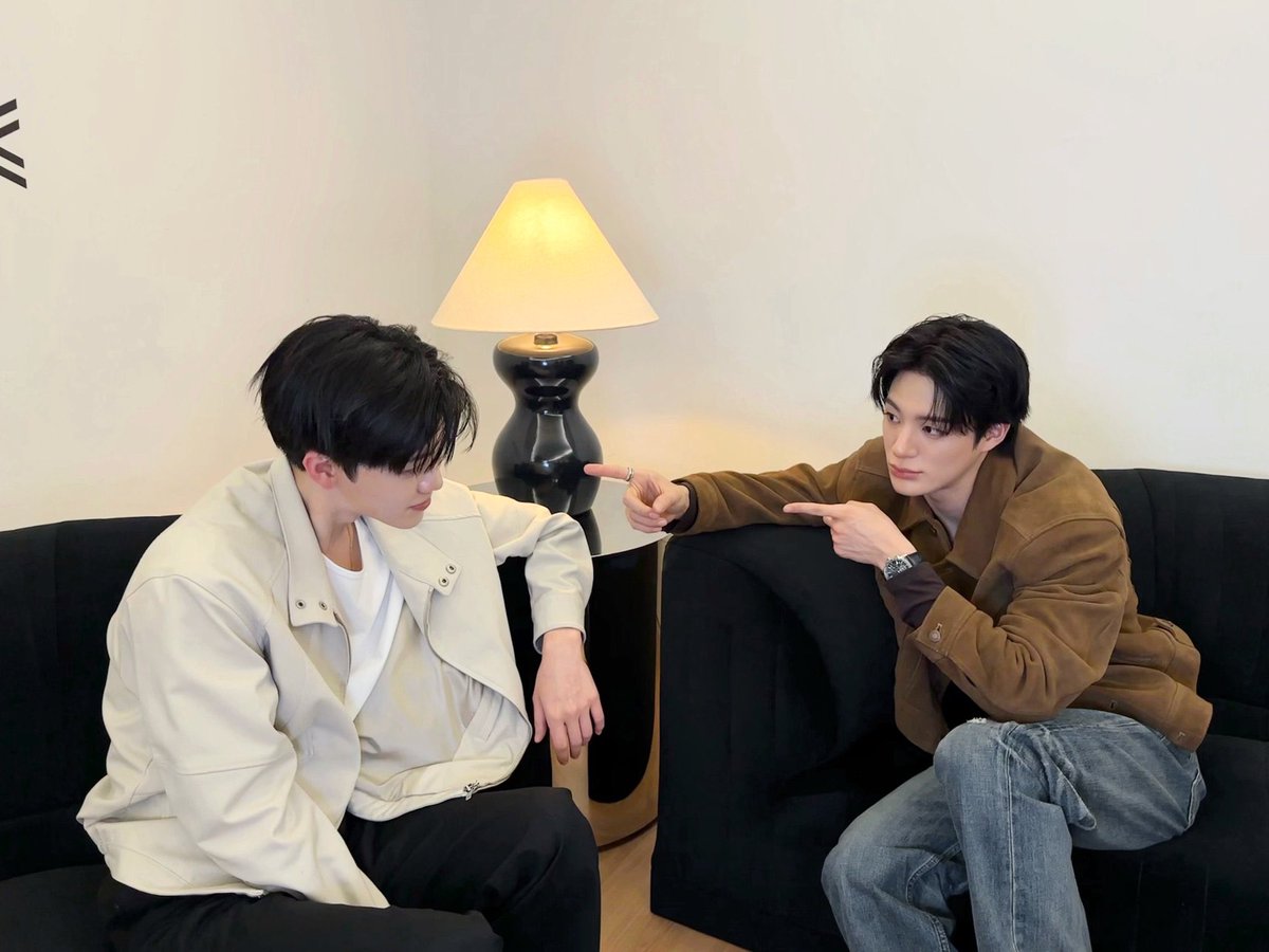 ใครจีบใครก่อน

🐰👈🏻🐶 ตานี่