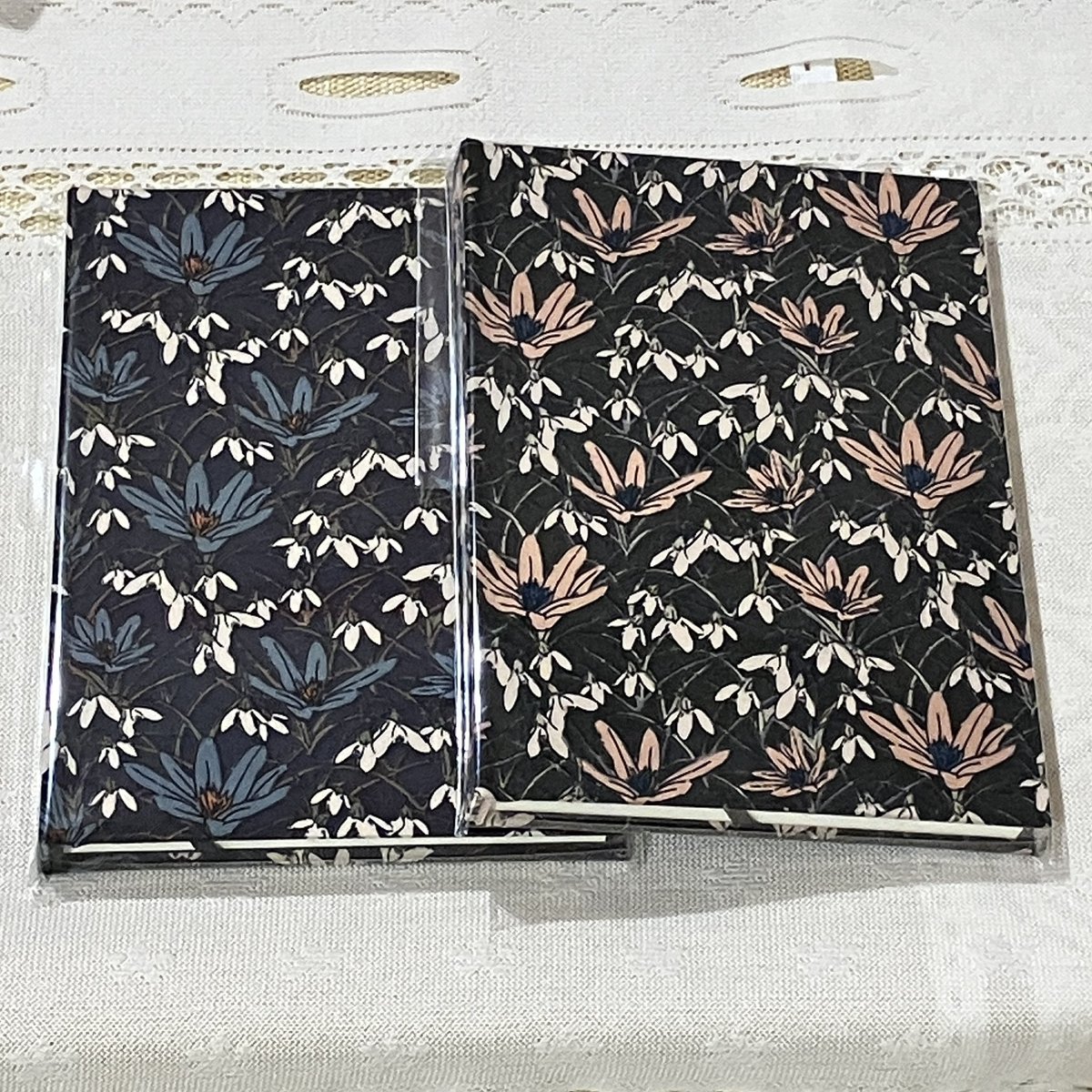 kaopok's tweet photo. 阪急文具の博覧会2026
本日6日目
朝からたくさんのお客様がいらしてます。一度愛知に帰り時間の許す限り作り足してきました。
まだ一度も使った事がない色があったのが発覚したノートもあります。ほんのりピンクです。
三連休は阪急文具の博覧会でお楽しみください。
@hankyu_event @hankyu_souq https://t.co/RHbgZ2CoLZ