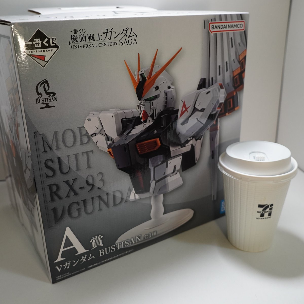 modelo_channel's tweet photo. 近所のセブンにコーヒーを買いに行ったらガンダムの一番くじがあったので１回引いたらA賞。　何という幸運。
#一番くじ　#ガンダム https://t.co/LpK7hRb1uy