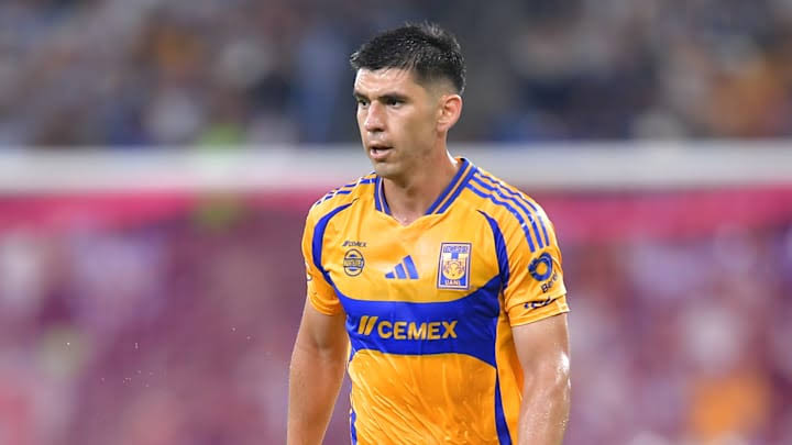 Cómo vas a tener a estos 2 cabrones como tus capitanes , pinche jugadores tibios que al mínimo contacto se tiran al suelo

Antes teníamos capitanes como Pizarro, Juninho, lobos