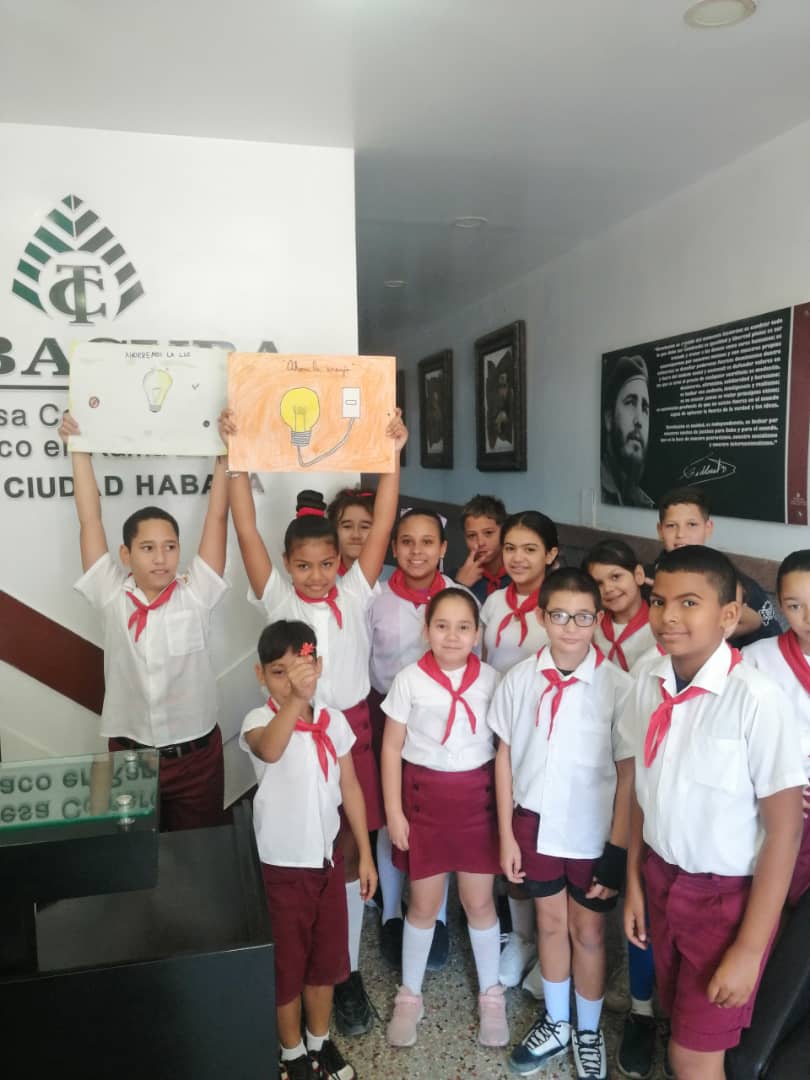 NioveRo2's tweet photo. 🫶| Nuestros pioneros recorren por estos días organismos, instituciones y negocios de nuestro municipio, con su contagiosa alegría y sus sonrisas que iluminan y nos enseñan a 👉#Ahorrar
👉| Las #PatrullasClick son guardianes de la energía ⚡
👉 #AhorraAhora❗ https://t.co/nPorCQOGjS