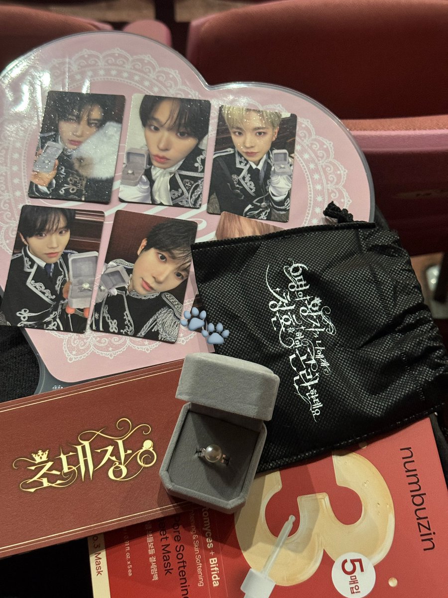 nct wish fanmeeting entrance gifts… THEY GIVE YOU A RING WTH 😭
