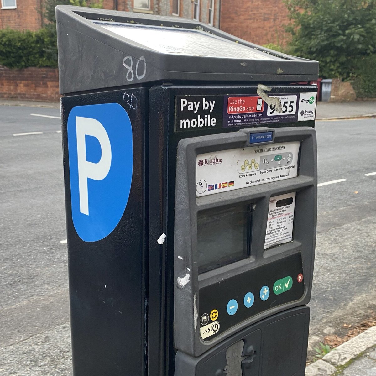 Daily_Nerdcore's tweet photo. The Stupendium was seen whispering “doiley” into a parking meter for 14 straight minutes. https://t.co/NpltaJTwO8