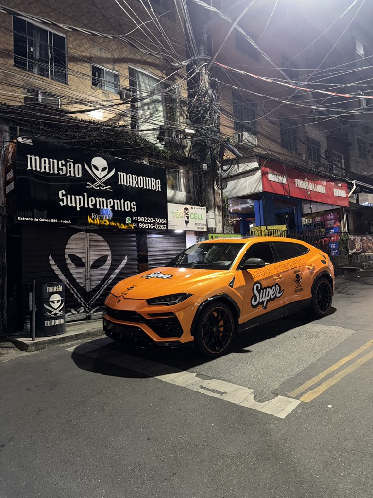 toguro's tweet photo. Lambo na rocinha https://t.co/ku9Gq3j0Lg