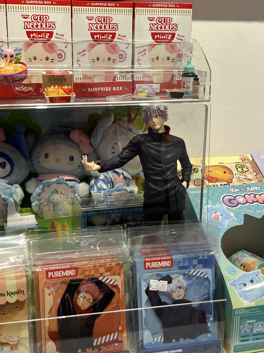 zerithhs's tweet image. Gojo spotted at the mall and i also got March 7th keychain too from this hsr blindbox &amp;gt;.&amp;lt; hehe.