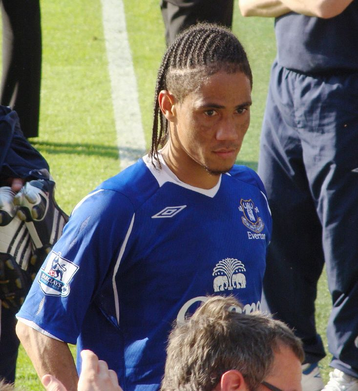 Steven Pienaar 🇿🇦✨

One of those players you don’t see anymore, and honestly one people don’t talk about enough.

From the Transnet School of Excellence to Ajax, winning trophies and sharing a dressing room with Zlatan. A tough stop at Dortmund, then he found his place at