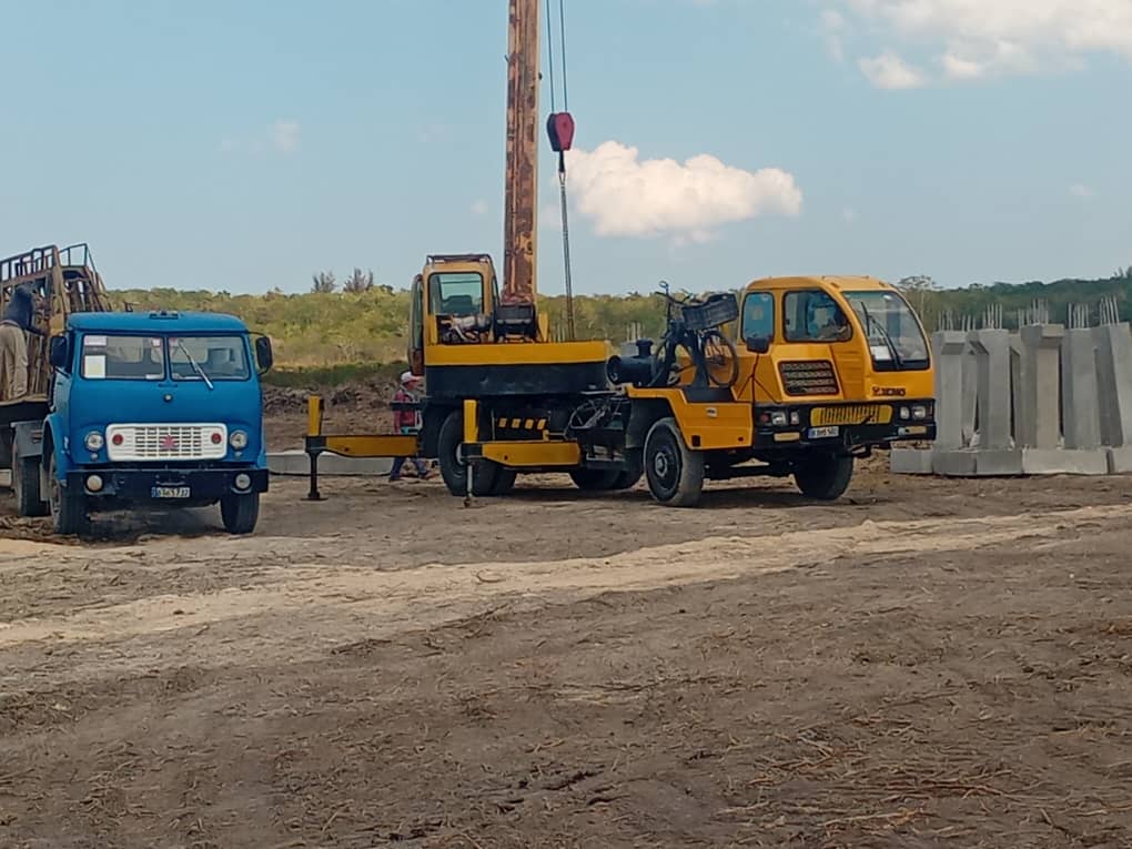 edelacruzr87's tweet photo. En horas de la tarde,junto a @EmfreGranma y las empresas constructoras de la provincia, chequean el avance semanal del #PSFV Veguitas. Dando seguimiento a cada detalle de las inversiones para garantizar el cumplimiento de los cronogramas. #CubaEstaFirme @maikelbritopena https://t.co/SngKOYkSQX