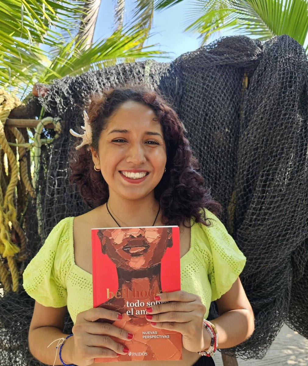 afrocaracolas's tweet photo. 🐚Estamos muy felices porque iniciamos nuestro espiral de lectura para compartir reflexiones y saberes acerca de "Todo sobre el amor" de bell hooks.

👊🏾En un sistema patriarcal capitalista de supremacía blanca basado en el dominio y la desigualdad. https://t.co/7XtdW98V9n