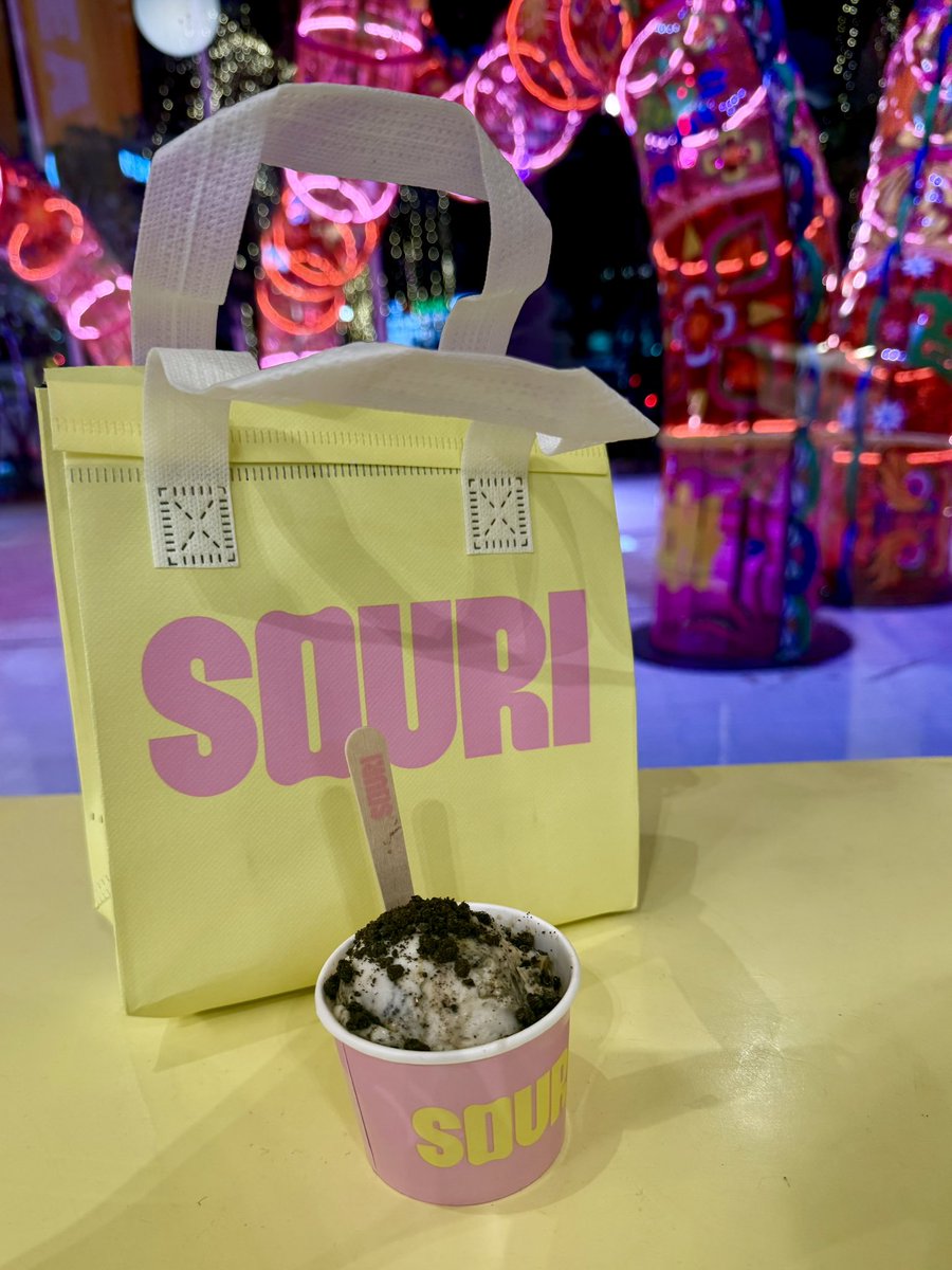 気圧のせいか飛行機からずっと頭痛かったけど、美しいWinくんが効いたのか起きたら治った
朝ごはんは昨日閉店前に滑り込んでゲットしたトムヤムクンとソイソース✨在庫ほぼなかったけど食べたかった２つが残っててラッキー✌️
その場で食べたアイスも美味しかった