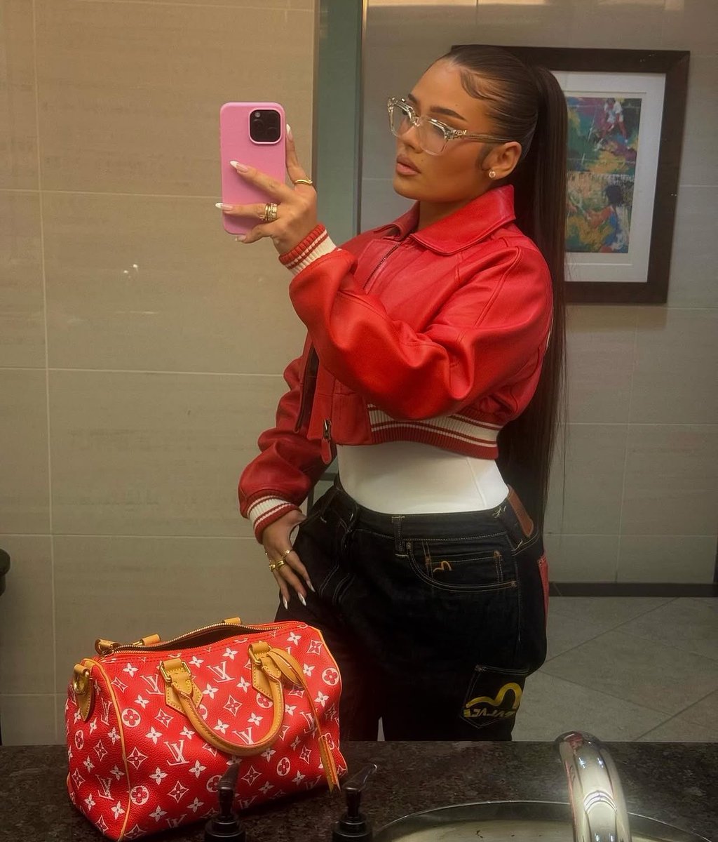 SunnyBanks_'s tweet photo. Azariah and her fits >>>>> https://t.co/6eASgDySXB