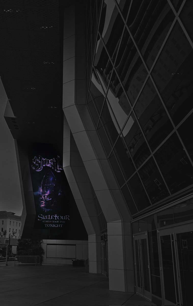 Ghost 🎩💀🦇 
<a href="/Golden1Center/">Golden 1 Center</a>