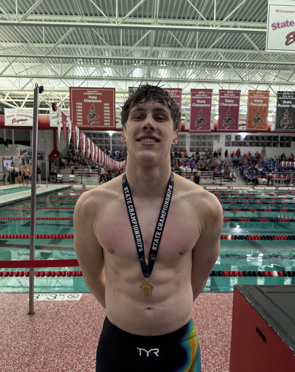 Gavin Reiser from Stoughton is your D2 State Champion in the 200 Yard IM with a time of 1:52.35🔥 Congratulations, Gavin!🏆👏🏼  #wiaaswimdive