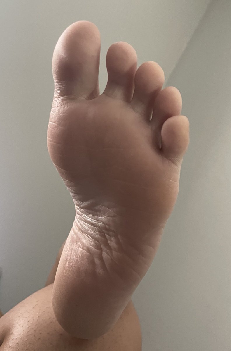 BerryFeetS2's tweet photo. One foot to rule them all. 💍🦶
#foot #footfetish #feet #soles https://t.co/e8RrbQMVAP