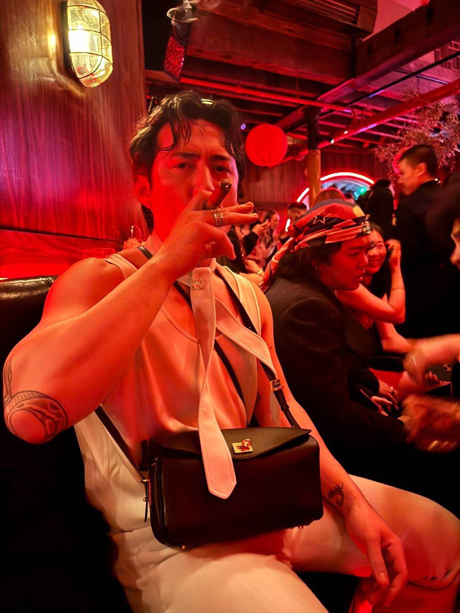 I cant sleep…. HUDSON IM SO DRUNK😭😭😭😭😭😭😭😭😭😭