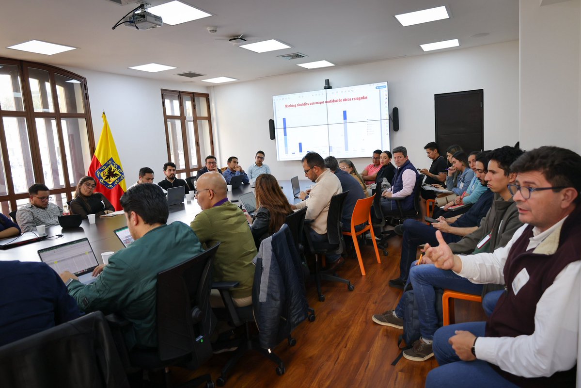 Hoy instalamos el primer Comité de Obras Locales del #Plan1000Obras2026.

Seguimiento riguroso, control contractual y reacción inmediata frente a alertas.
Cada obra tiene responsable. Cada retraso tiene solución.

¡2026 será el año del Transformación territorial!